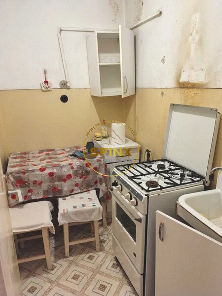 Metrou Costin Georgian, garsoniera la parter cu balcon,